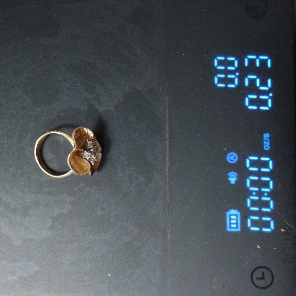 14K Gold Flower Ring with Diamonds